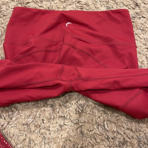 Zyia Merlot Pocket Reflective Light n Luxe 7/8  leggings, size 6-8 - Picture 6 of 9